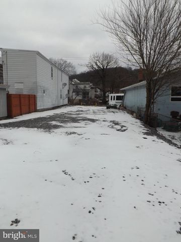 0, 305, 307 S 2ND ST, Saint Clair, PA 17970