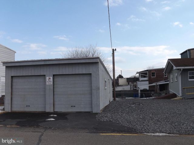 0, 305, 307 S 2ND ST, Saint Clair, PA 17970