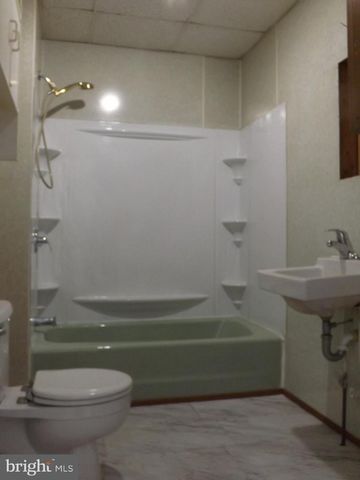 0, 305, 307 S 2ND ST, Saint Clair, PA 17970