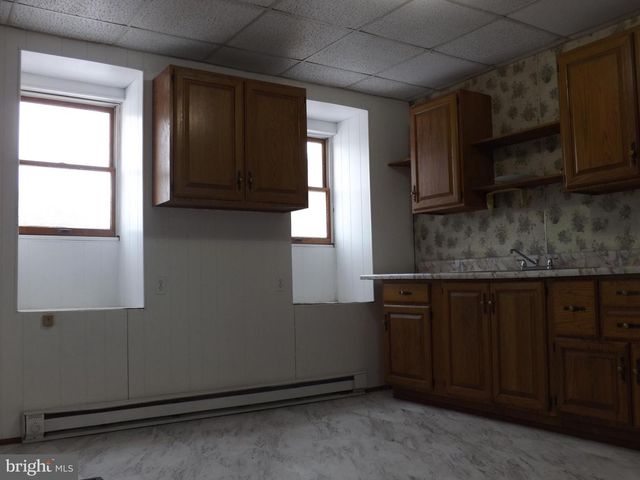 0, 305, 307 S 2ND ST, Saint Clair, PA 17970