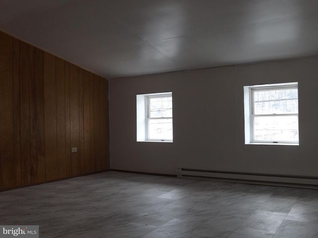 0, 305, 307 S 2ND ST, Saint Clair, PA 17970