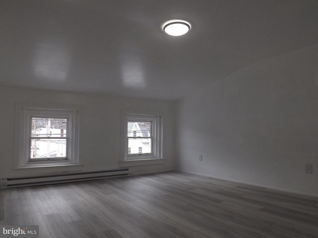 0, 305, 307 S 2ND ST, Saint Clair, PA 17970