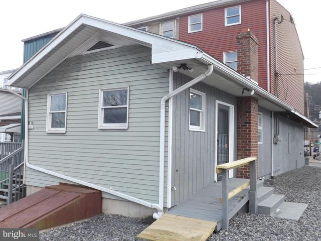 0, 305, 307 S 2ND ST, Saint Clair, PA 17970