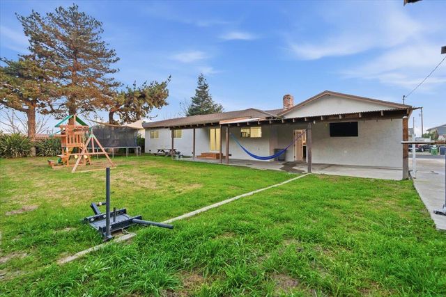 2213 Evelle Ln, Turlock, CA 95380