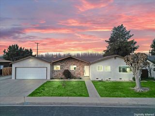 2213 Evelle Ln, Turlock, CA 95380