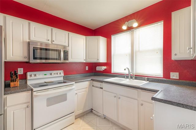 1201 Milton Road, Alton, IL 62002