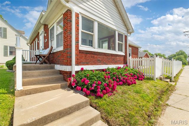 1201 Milton Road, Alton, IL 62002