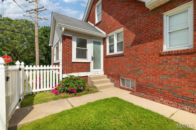 1201 Milton Road, Alton, IL 62002