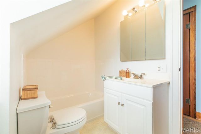 1201 Milton Road, Alton, IL 62002