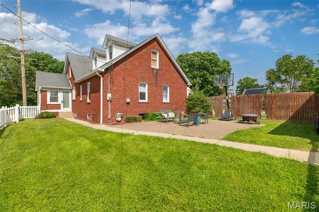 1201 Milton Road, Alton, IL 62002