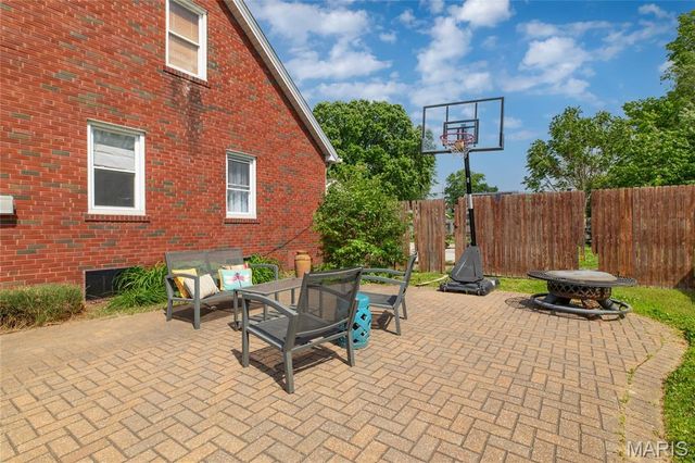 1201 Milton Road, Alton, IL 62002