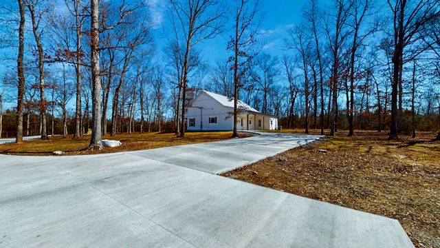 579 Lower Halls Mill Rd, Shelbyville, TN 37160