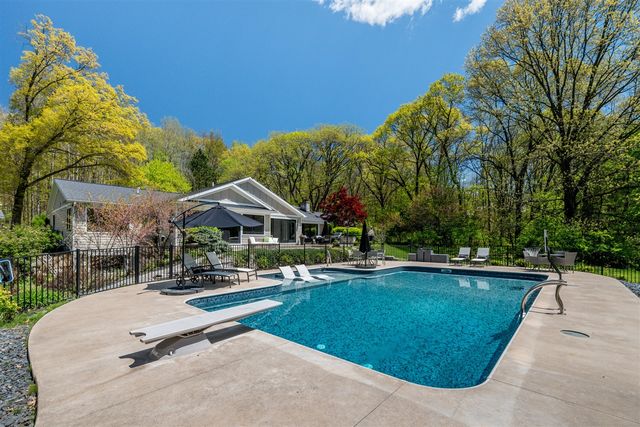 266 Pettis Avenue, Ada, MI 49301