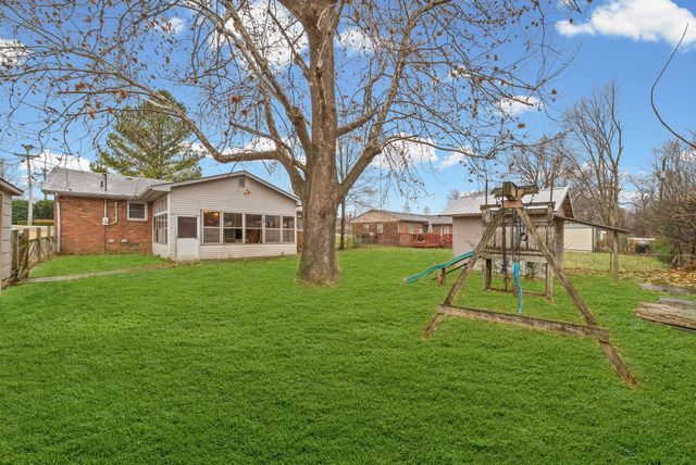 900 Pyle Ln, Hopkinsville, KY 42240