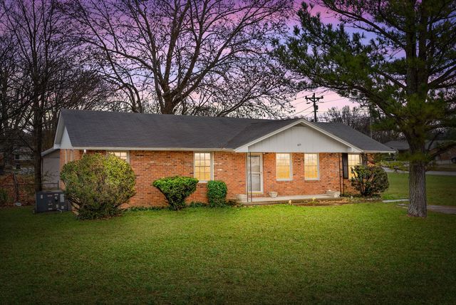 900 Pyle Ln, Hopkinsville, KY 42240