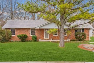 900 Pyle Ln, Hopkinsville, KY 42240