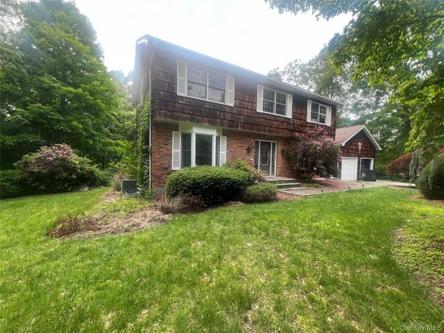 17 Birch Hill Road, Putnam Valley, NY 10579