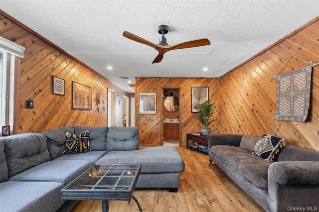 17 Birch Hill Road, Putnam Valley, NY 10579