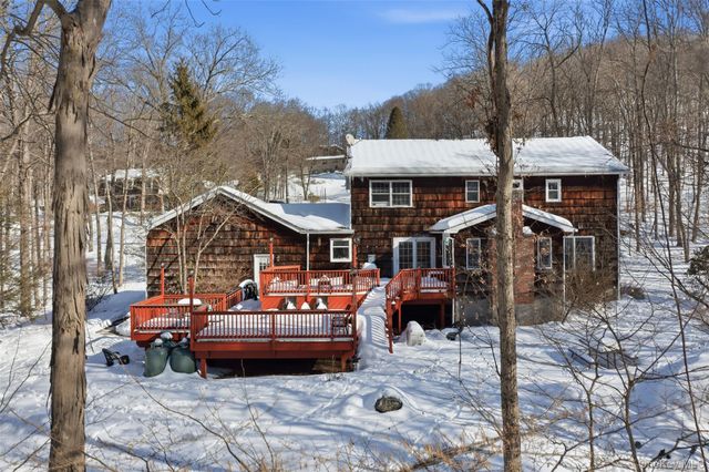 17 Birch Hill Road, Putnam Valley, NY 10579