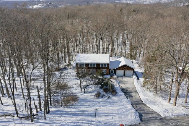 17 Birch Hill Road, Putnam Valley, NY 10579