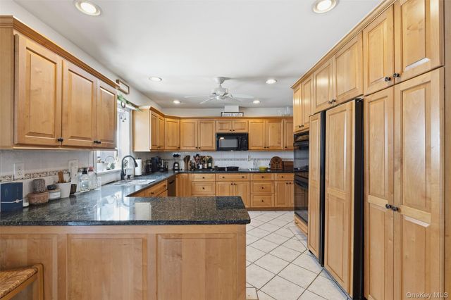 17 Birch Hill Road, Putnam Valley, NY 10579