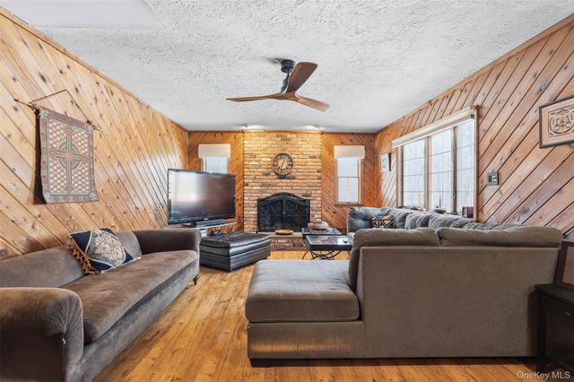 17 Birch Hill Road, Putnam Valley, NY 10579