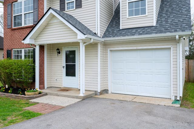 1209 Fall Pkwy, Murfreesboro, TN 37129