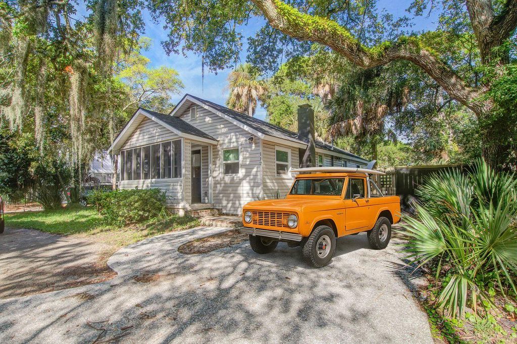 112 W W Huron Avenue, Folly Beach, SC 29439