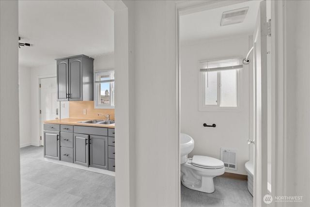 6031 S Oakes Street, Tacoma, WA 98409