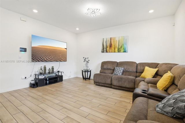 754 SE 19th St, Homestead, FL 33034