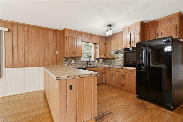 1024 Country Lane, Winston-salem, NC 27107