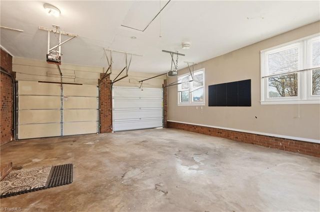 1024 Country Lane, Winston-salem, NC 27107