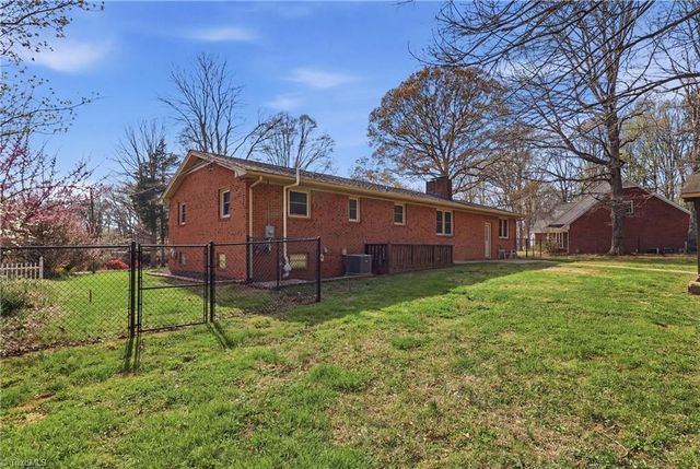 1024 Country Lane, Winston-salem, NC 27107