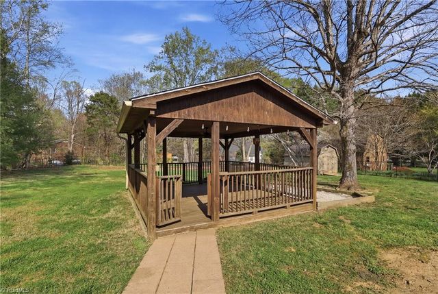 1024 Country Lane, Winston-salem, NC 27107