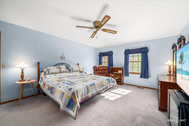 135 Chesterfield Drive, Oswego, IL 60543