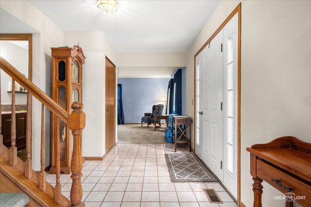 135 Chesterfield Drive, Oswego, IL 60543