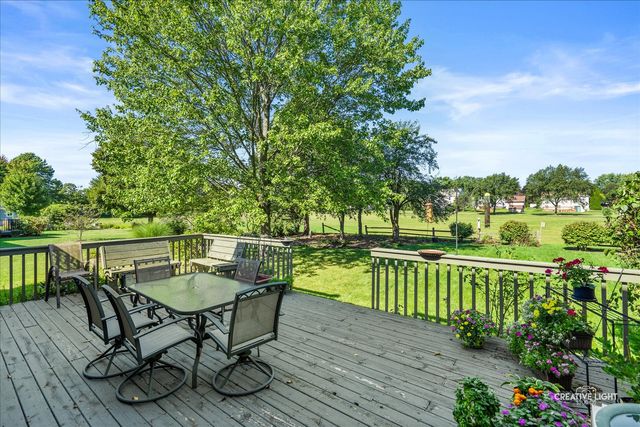 135 Chesterfield Drive, Oswego, IL 60543