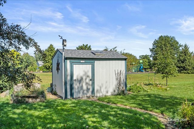 135 Chesterfield Drive, Oswego, IL 60543