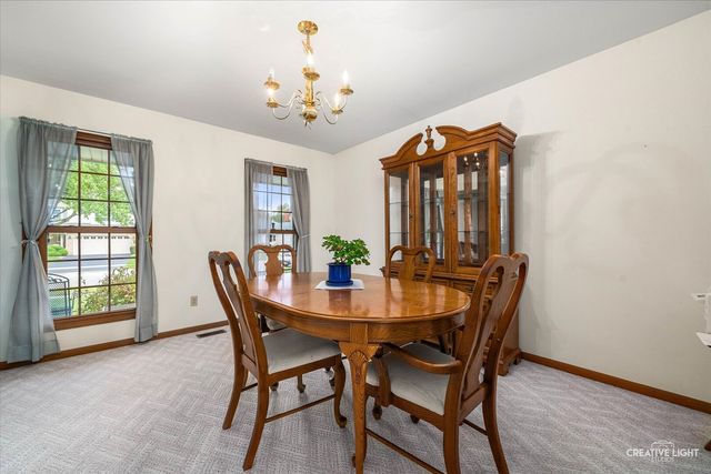 135 Chesterfield Drive, Oswego, IL 60543