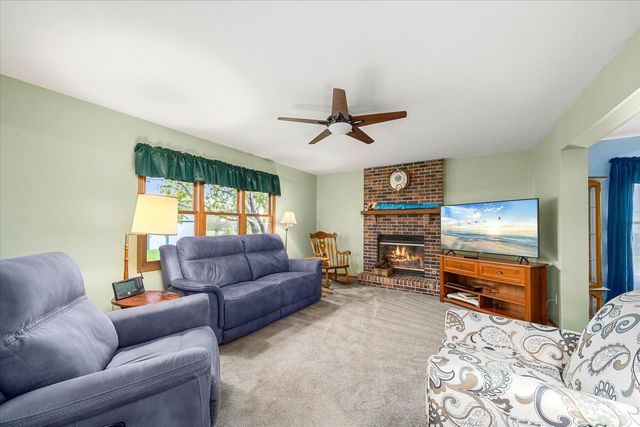 135 Chesterfield Drive, Oswego, IL 60543