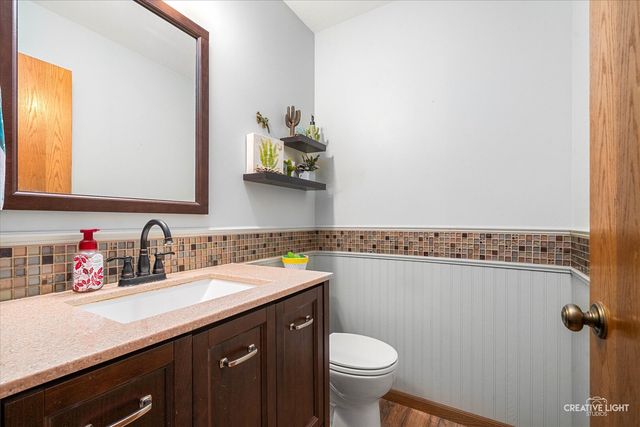 135 Chesterfield Drive, Oswego, IL 60543