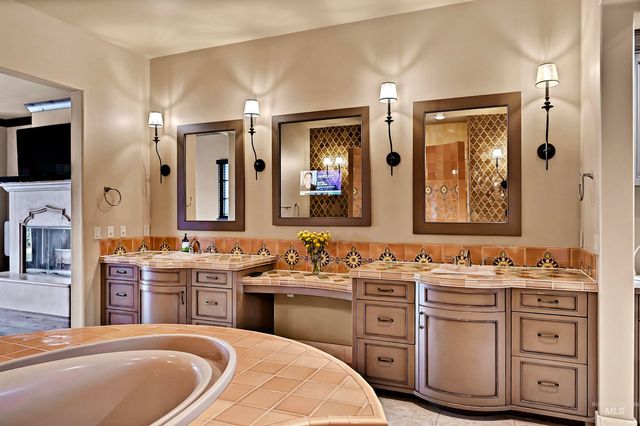 1810 N Valle Bello Way, Eagle, ID 83616