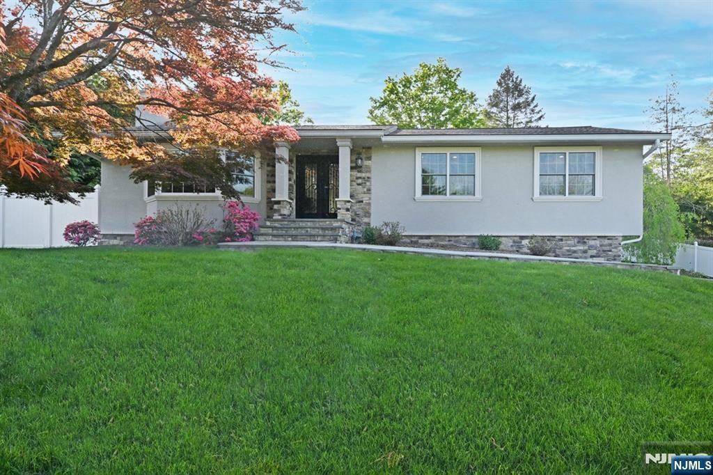 40 Plymouth Road, Hillsdale, NJ 07642