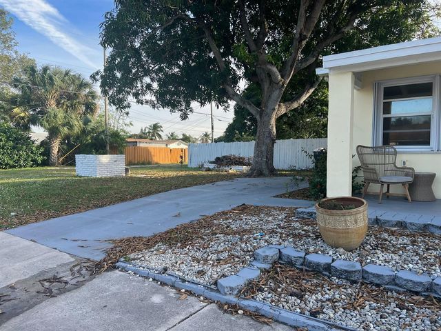 1202 S M Street, Lake Worth Beach, FL 33460