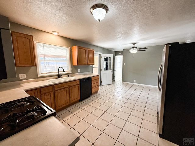 1803 Brimmer St, Pueblo, CO 81005