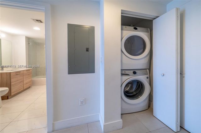 16385 Biscayne Blvd 1120, North Miami Beach, FL 33160