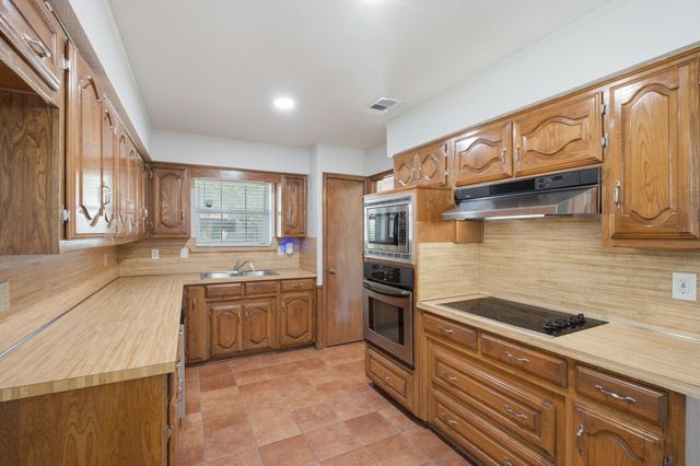 1920 Westminster Drive, Carrollton, TX 75007
