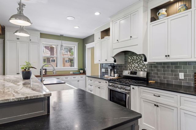 604 4th Street N, Stillwater, MN 55082
