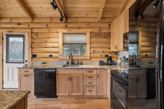 160 Webster Branch Ln, Whitleyville, TN 38588