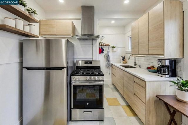 170 Vernon Ter, Oakland, CA 94610